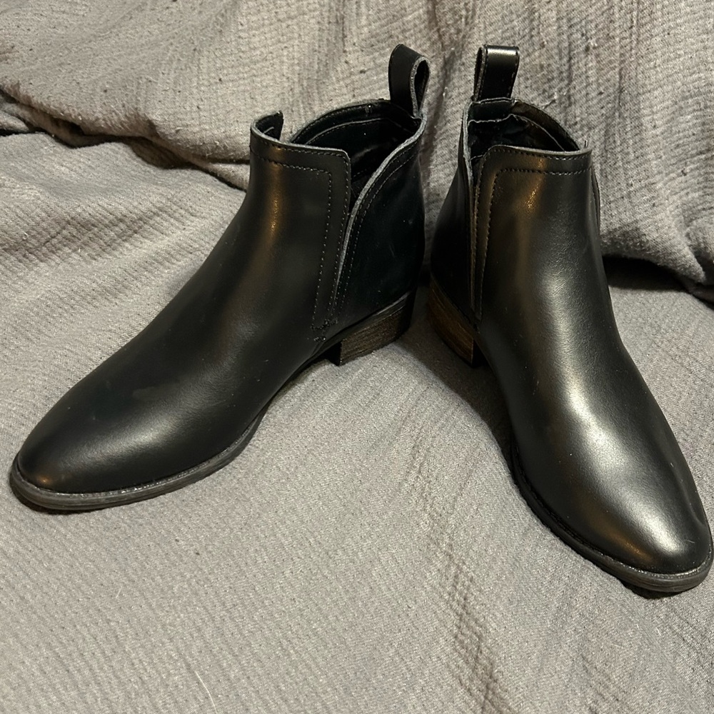 Dolce Vita Black Leather Ankle Booties - Picture 3 of 5